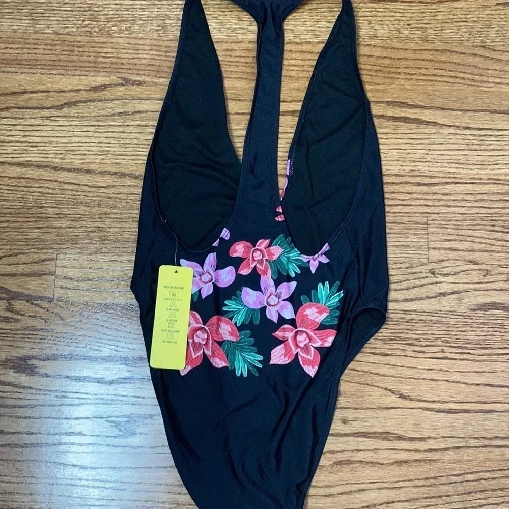 Black floral print high leg T-back Swimsuit Sz: M